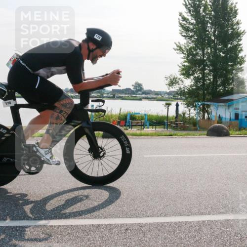 15.06.2025 - 27. Vierlanden-Triathlon H.Heesch http://msf.ph/oto/8014945 15.06.2025 09:02:38 Radfahren 133, 169, 178 meine-sportfotos.de