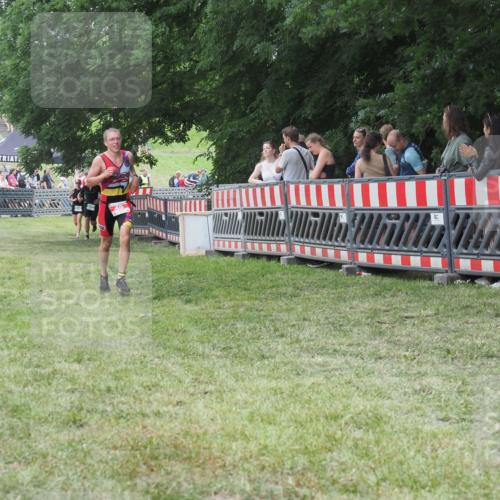 21.06.2025 - 27. Vierlanden-Triathlon KatJ http://msf.ph/oto/8014950 15.06.2025 13:13:07 Ziel 49, 677 meine-sportfotos.de
