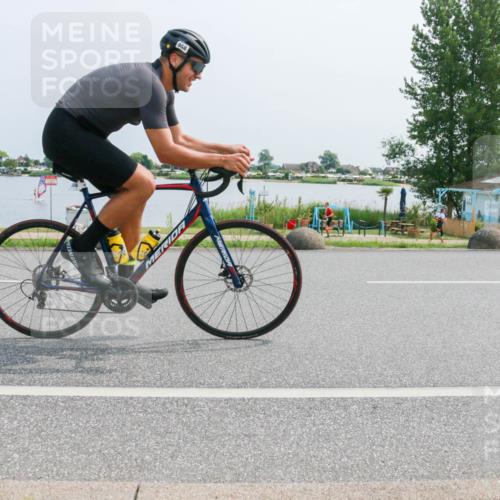 21.06.2025 - 27. Vierlanden-Triathlon H.Heesch http://msf.ph/oto/8014959 15.06.2025 11:51:39 Radfahren 728, 824, 952, 958 meine-sportfotos.de