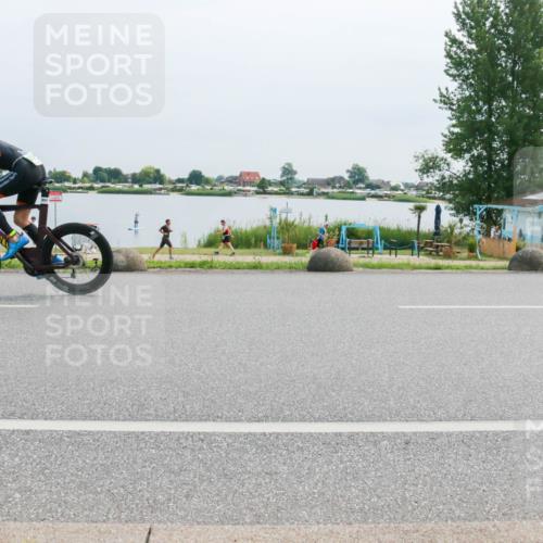 15.06.2025 - 27. Vierlanden-Triathlon H.Heesch http://msf.ph/oto/8014962 15.06.2025 11:12:18 Radfahren 235, 474, 574, 854 meine-sportfotos.de