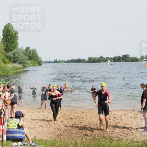 21.06.2025 - 27. Vierlanden-Triathlon MichiJ http://msf.ph/oto/8014966 15.06.2026 10:16:20 Schwimmen 477, 487, 489, 494, 523, 526, 611, 634 meine-sportfotos.de