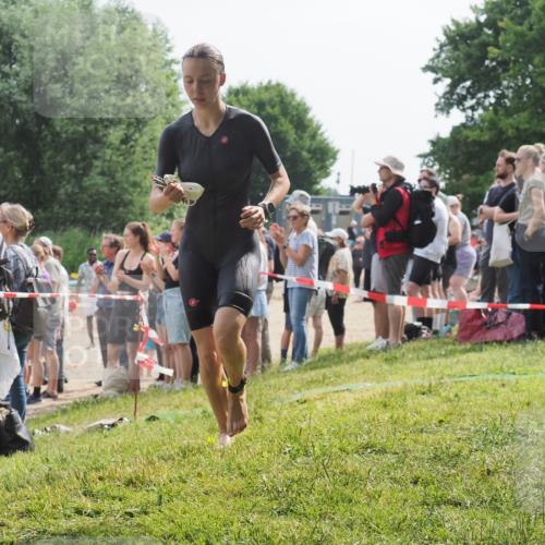 15.06.2025 - 27. Vierlanden-Triathlon KatJ http://msf.ph/oto/8014971 15.06.2025 10:15:20 Schwimmen 480, 507, 542, 555, 579, 587, 613, 631, 635 meine-sportfotos.de