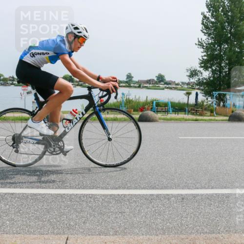 21.06.2025 - 27. Vierlanden-Triathlon H.Heesch http://msf.ph/oto/8014973 15.06.2025 11:51:40 Radfahren 728, 824, 952, 958 meine-sportfotos.de