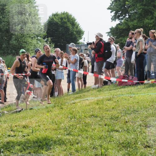 15.06.2025 - 27. Vierlanden-Triathlon KatJ http://msf.ph/oto/8014985 15.06.2025 10:15:24 Schwimmen 507, 542, 554, 555, 579, 613, 631 meine-sportfotos.de