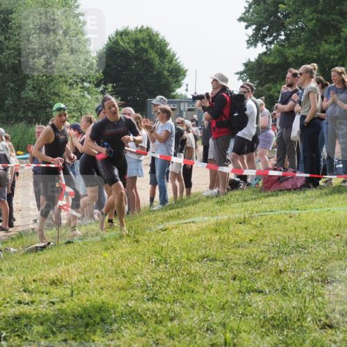 15.06.2025 - 27. Vierlanden-Triathlon KatJ http://msf.ph/oto/8014988 15.06.2025 10:15:24 Schwimmen 507, 542, 554, 555, 579, 613, 631 meine-sportfotos.de