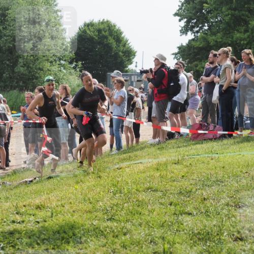 15.06.2025 - 27. Vierlanden-Triathlon KatJ http://msf.ph/oto/8014996 15.06.2025 10:15:24 Schwimmen 507, 542, 554, 555, 579, 613, 631 meine-sportfotos.de