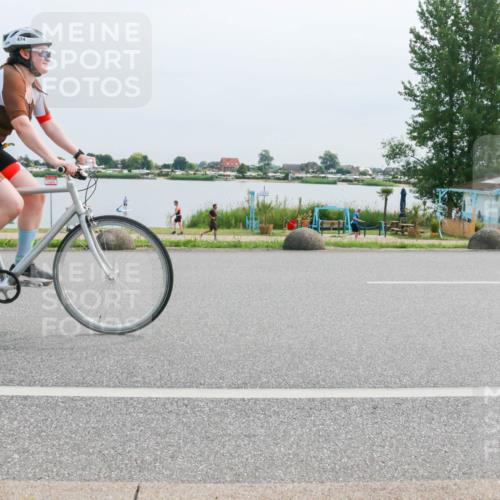 15.06.2025 - 27. Vierlanden-Triathlon H.Heesch http://msf.ph/oto/8015005 15.06.2025 11:12:19 Radfahren 235, 474, 574, 854 meine-sportfotos.de