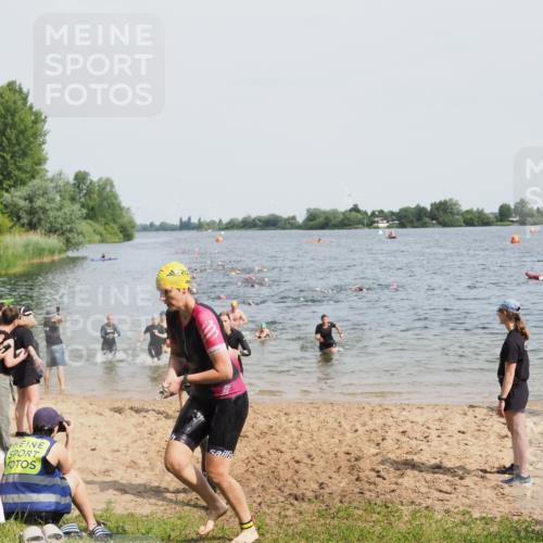 21.06.2025 - 27. Vierlanden-Triathlon MichiJ http://msf.ph/oto/8015024 15.06.2026 10:16:21 Schwimmen 477, 487, 489, 494, 499, 523, 526, 574, 611, 614, 634 meine-sportfotos.de