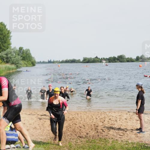 21.06.2025 - 27. Vierlanden-Triathlon MichiJ http://msf.ph/oto/8015045 15.06.2026 10:16:22 Schwimmen 477, 487, 489, 494, 499, 523, 526, 574, 611, 614, 634 meine-sportfotos.de