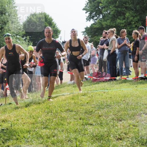 15.06.2025 - 27. Vierlanden-Triathlon KatJ http://msf.ph/oto/8015049 15.06.2025 10:15:26 Schwimmen 507, 542, 554, 555, 579, 613, 631 meine-sportfotos.de