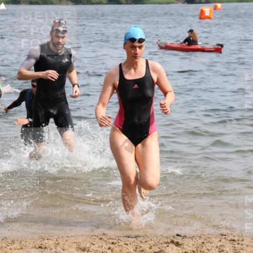 15.06.2025 - 27. Vierlanden-Triathlon Lena Gebhardt http://msf.ph/oto/8015052 15.06.2025 10:14:50 Schwimmen 476, 521, 525, 546, 559, 570, 592, 593, 605, 608, 1397 meine-sportfotos.de