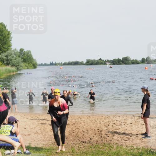 21.06.2025 - 27. Vierlanden-Triathlon MichiJ http://msf.ph/oto/8015054 15.06.2026 10:16:22 Schwimmen 477, 487, 489, 494, 499, 523, 526, 574, 611, 614, 634 meine-sportfotos.de