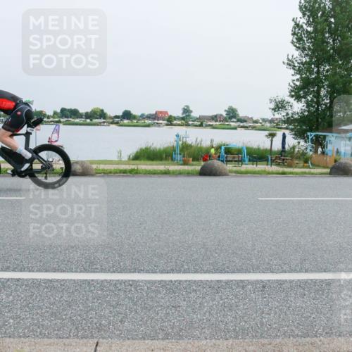 21.06.2025 - 27. Vierlanden-Triathlon H.Heesch http://msf.ph/oto/8015056 15.06.2025 11:52:07 Radfahren 645, 658 meine-sportfotos.de