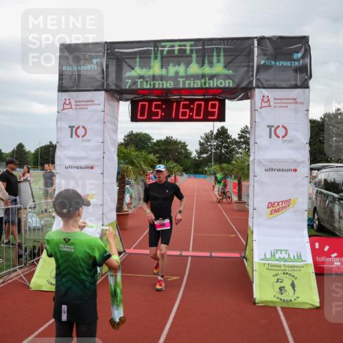 15.06.2025 - 7 Türme Triathlon Michael Strokosch http://msf.ph/oto/8015064 15.06.2025 15:16:08 Ziel 209 meine-sportfotos.de