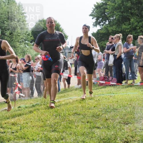 15.06.2025 - 27. Vierlanden-Triathlon KatJ http://msf.ph/oto/8015070 15.06.2025 10:15:26 Schwimmen 507, 542, 554, 555, 579, 613, 631 meine-sportfotos.de
