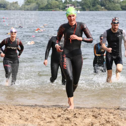 15.06.2025 - 27. Vierlanden-Triathlon Lena Gebhardt http://msf.ph/oto/8015077 15.06.2025 10:14:51 Schwimmen 476, 521, 525, 528, 546, 559, 570, 592, 593, 605, 608, 1397 meine-sportfotos.de