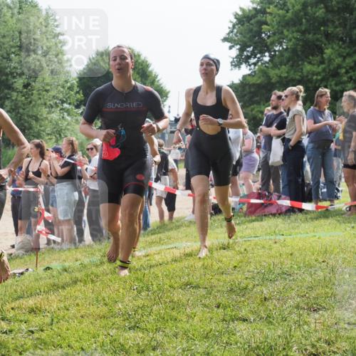 15.06.2025 - 27. Vierlanden-Triathlon KatJ http://msf.ph/oto/8015080 15.06.2025 10:15:26 Schwimmen 507, 542, 554, 555, 579, 613, 631 meine-sportfotos.de