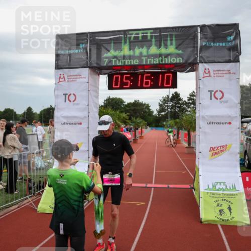 15.06.2025 - 7 Türme Triathlon Michael Strokosch http://msf.ph/oto/8015105 15.06.2025 15:16:09 Ziel 209 meine-sportfotos.de