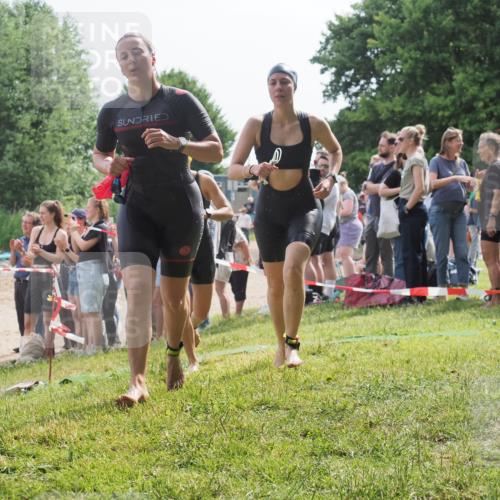 15.06.2025 - 27. Vierlanden-Triathlon KatJ http://msf.ph/oto/8015118 15.06.2025 10:15:26 Schwimmen 507, 542, 554, 555, 579, 613, 631 meine-sportfotos.de