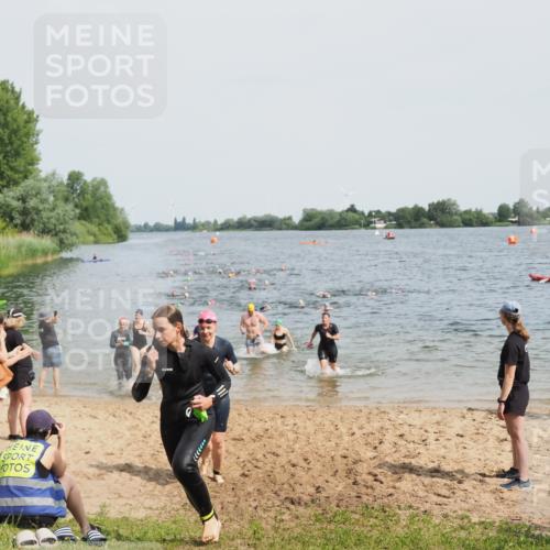21.06.2025 - 27. Vierlanden-Triathlon MichiJ http://msf.ph/oto/8015119 15.06.2026 10:16:24 Schwimmen 477, 487, 489, 491, 494, 499, 523, 526, 574, 611, 614, 634 meine-sportfotos.de