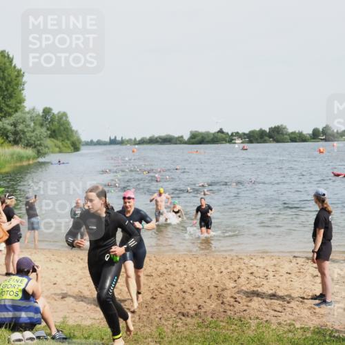 21.06.2025 - 27. Vierlanden-Triathlon MichiJ http://msf.ph/oto/8015124 15.06.2026 10:16:24 Schwimmen 477, 487, 489, 491, 494, 499, 523, 526, 574, 611, 614, 634 meine-sportfotos.de