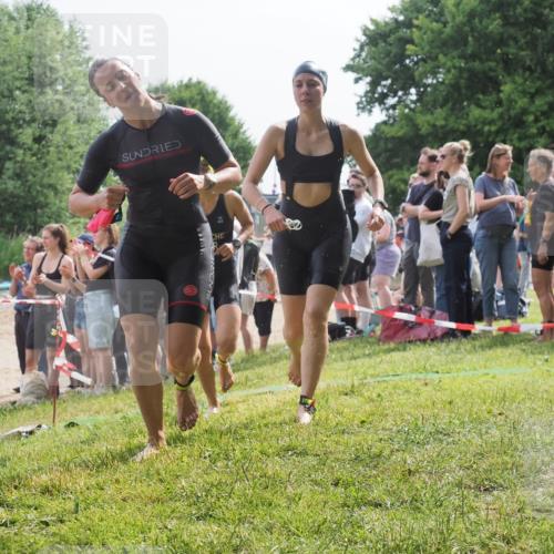 15.06.2025 - 27. Vierlanden-Triathlon KatJ http://msf.ph/oto/8015135 15.06.2025 10:15:27 Schwimmen 507, 542, 554, 579, 613, 631 meine-sportfotos.de