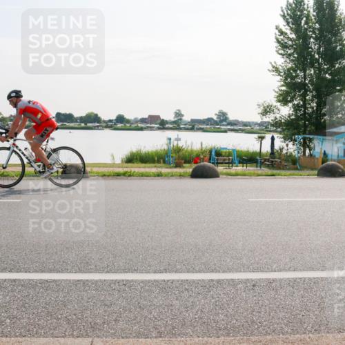 15.06.2025 - 27. Vierlanden-Triathlon H.Heesch http://msf.ph/oto/8015141 15.06.2025 09:05:03 Radfahren 82, 162, 232 meine-sportfotos.de