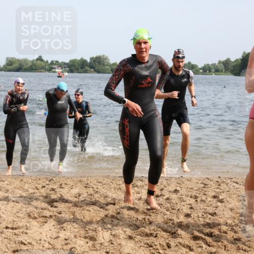 15.06.2025 - 27. Vierlanden-Triathlon Lena Gebhardt http://msf.ph/oto/8015146 15.06.2025 10:14:53 Schwimmen 476, 521, 525, 528, 546, 559, 570, 592, 593, 605, 608, 1397 meine-sportfotos.de
