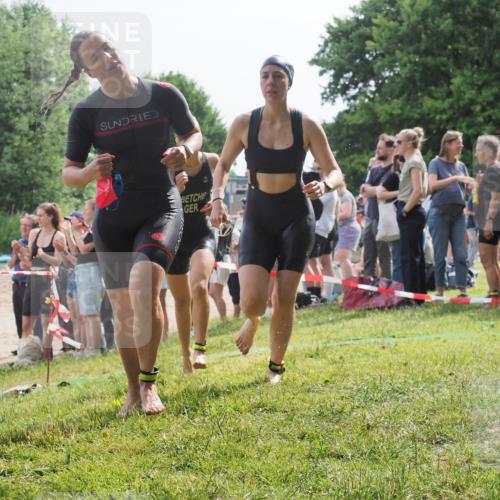 15.06.2025 - 27. Vierlanden-Triathlon KatJ http://msf.ph/oto/8015150 15.06.2025 10:15:27 Schwimmen 507, 542, 554, 579, 613, 631 meine-sportfotos.de