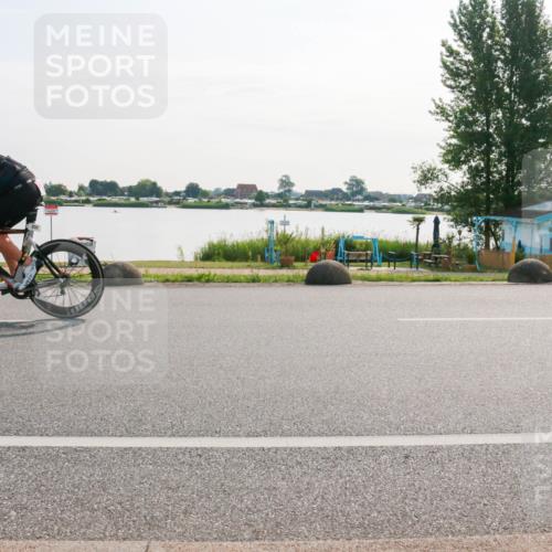 15.06.2025 - 27. Vierlanden-Triathlon H.Heesch http://msf.ph/oto/8015165 15.06.2025 09:05:03 Radfahren 82, 162, 232 meine-sportfotos.de