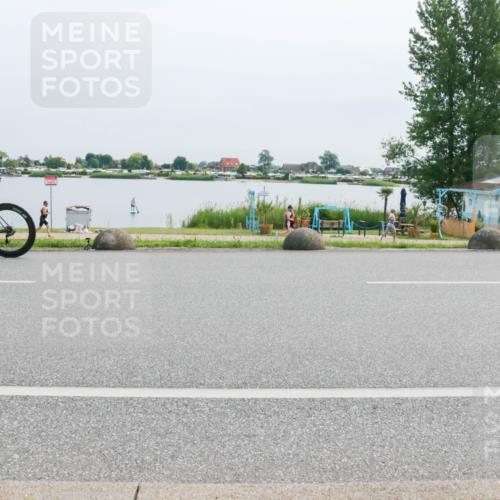 15.06.2025 - 27. Vierlanden-Triathlon H.Heesch http://msf.ph/oto/8015185 15.06.2025 11:12:32 Radfahren 82, 222, 696, 810 meine-sportfotos.de