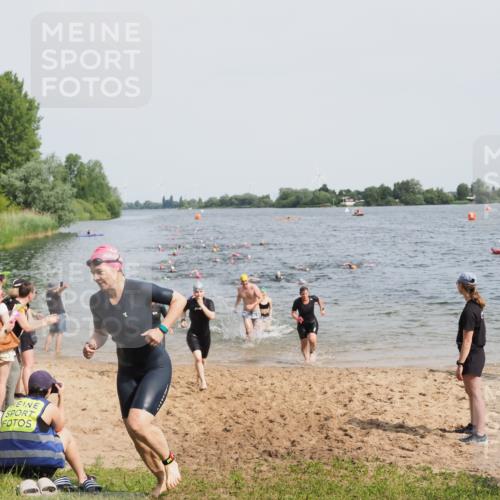 21.06.2025 - 27. Vierlanden-Triathlon MichiJ http://msf.ph/oto/8015192 15.06.2026 10:16:26 Schwimmen 477, 487, 491, 494, 499, 523, 526, 549, 574, 614, 634 meine-sportfotos.de