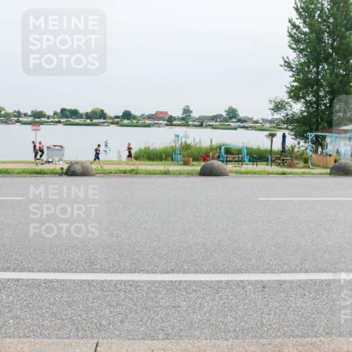 15.06.2025 - 27. Vierlanden-Triathlon H.Heesch http://msf.ph/oto/8015200 15.06.2025 11:12:42 Radfahren 572, 578 meine-sportfotos.de