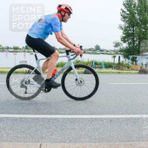 21.06.2025 - 27. Vierlanden-Triathlon H.Heesch http://msf.ph/oto/8015233 15.06.2025 11:52:57 Radfahren 703, 791 meine-sportfotos.de