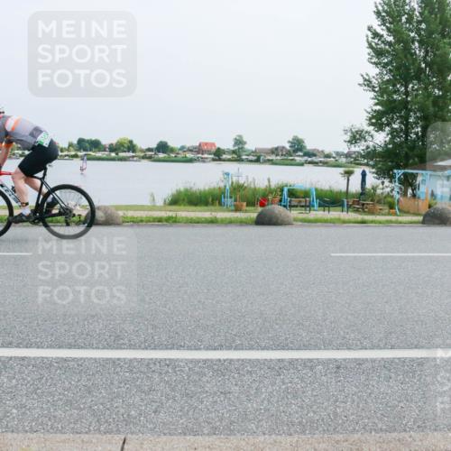 21.06.2025 - 27. Vierlanden-Triathlon H.Heesch http://msf.ph/oto/8015235 15.06.2025 11:53:00 Radfahren 791, 801 meine-sportfotos.de