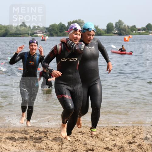 15.06.2025 - 27. Vierlanden-Triathlon Lena Gebhardt http://msf.ph/oto/8015239 15.06.2025 10:14:54 Schwimmen 476, 521, 525, 528, 559, 570, 592, 593, 605, 608, 1397 meine-sportfotos.de