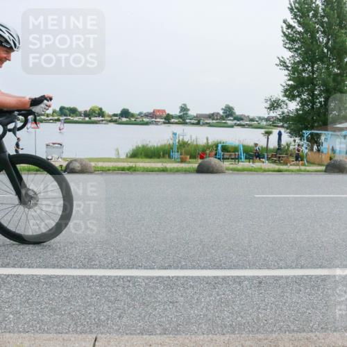 21.06.2025 - 27. Vierlanden-Triathlon H.Heesch http://msf.ph/oto/8015244 15.06.2025 11:53:06 Radfahren 801, 811 meine-sportfotos.de
