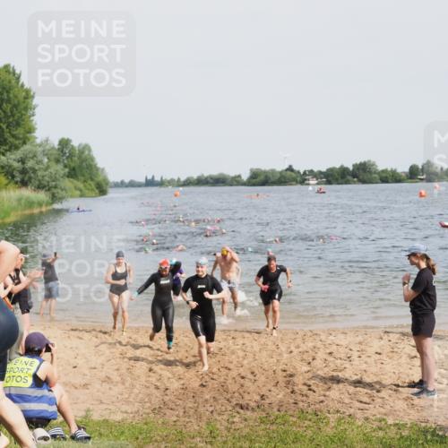 21.06.2025 - 27. Vierlanden-Triathlon MichiJ http://msf.ph/oto/8015248 15.06.2026 10:16:27 Schwimmen 477, 487, 491, 494, 499, 523, 526, 549, 574, 614, 634 meine-sportfotos.de