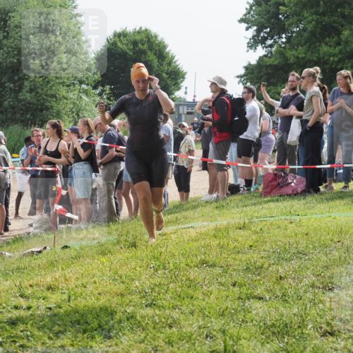 15.06.2025 - 27. Vierlanden-Triathlon KatJ http://msf.ph/oto/8015251 15.06.2025 10:15:31 Schwimmen 508, 511, 542, 554, 579, 613, 620, 631 meine-sportfotos.de