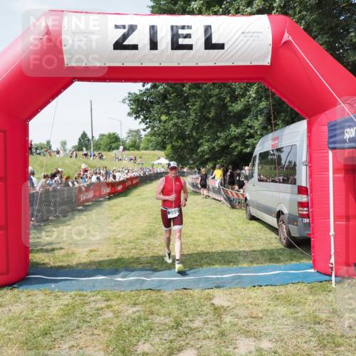 21.06.2025 - 27. Vierlanden-Triathlon MichiJ http://msf.ph/oto/8015256 15.06.2026 11:32:00 Ziel 399 meine-sportfotos.de