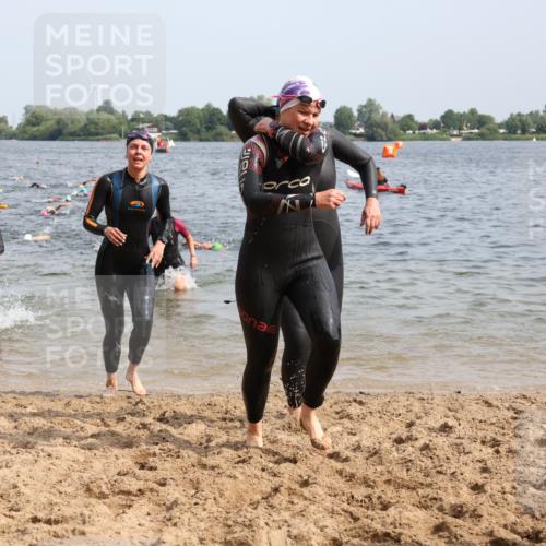15.06.2025 - 27. Vierlanden-Triathlon Lena Gebhardt http://msf.ph/oto/8015258 15.06.2025 10:14:55 Schwimmen 476, 521, 525, 528, 570, 592, 593, 605, 608, 1397 meine-sportfotos.de