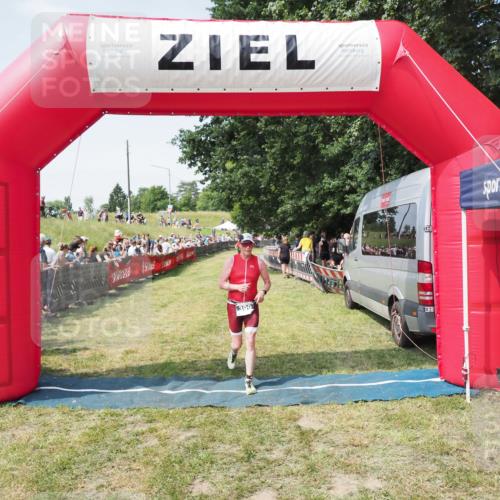 21.06.2025 - 27. Vierlanden-Triathlon MichiJ http://msf.ph/oto/8015264 15.06.2026 11:32:00 Ziel 399 meine-sportfotos.de
