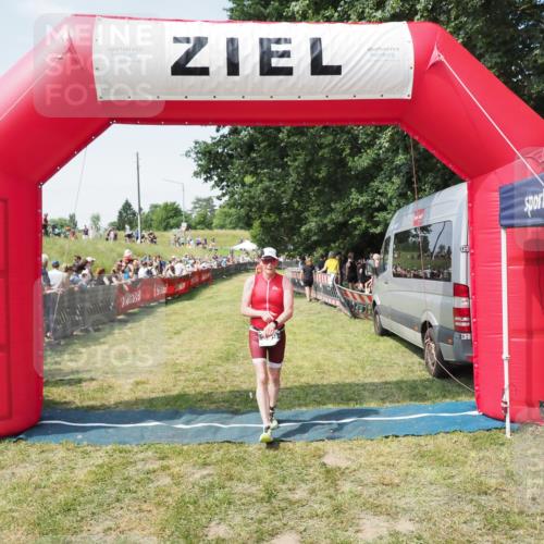 21.06.2025 - 27. Vierlanden-Triathlon MichiJ http://msf.ph/oto/8015272 15.06.2026 11:32:00 Ziel 399 meine-sportfotos.de