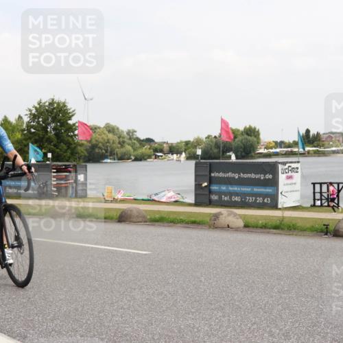 21.06.2025 - 27. Vierlanden-Triathlon H.Heesch http://msf.ph/oto/8015285 15.06.2025 12:02:38 Radfahren 219, 876, 944 meine-sportfotos.de