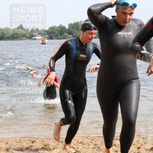 15.06.2025 - 27. Vierlanden-Triathlon Lena Gebhardt http://msf.ph/oto/8015315 15.06.2025 10:14:56 Schwimmen 476, 521, 525, 528, 570, 592, 593, 597, 605, 608, 1397 meine-sportfotos.de