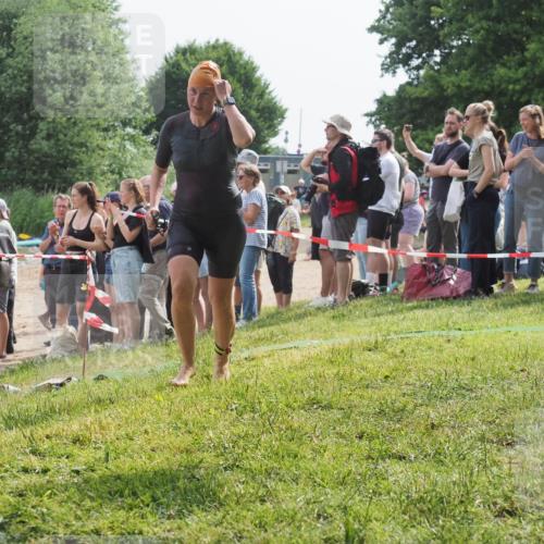 15.06.2025 - 27. Vierlanden-Triathlon KatJ http://msf.ph/oto/8015317 15.06.2025 10:15:31 Schwimmen 508, 511, 542, 554, 579, 613, 620, 631 meine-sportfotos.de