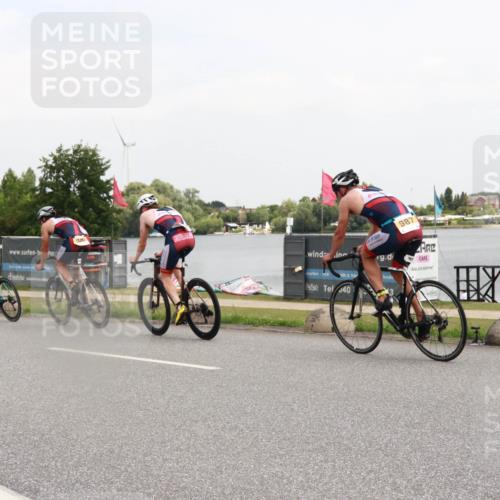 21.06.2025 - 27. Vierlanden-Triathlon H.Heesch http://msf.ph/oto/8015328 15.06.2025 12:02:55 Radfahren 984, 986, 988 meine-sportfotos.de
