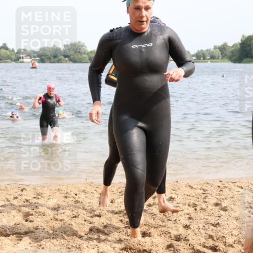15.06.2025 - 27. Vierlanden-Triathlon Lena Gebhardt http://msf.ph/oto/8015342 15.06.2025 10:14:56 Schwimmen 476, 521, 525, 528, 570, 592, 593, 597, 605, 608, 1397 meine-sportfotos.de