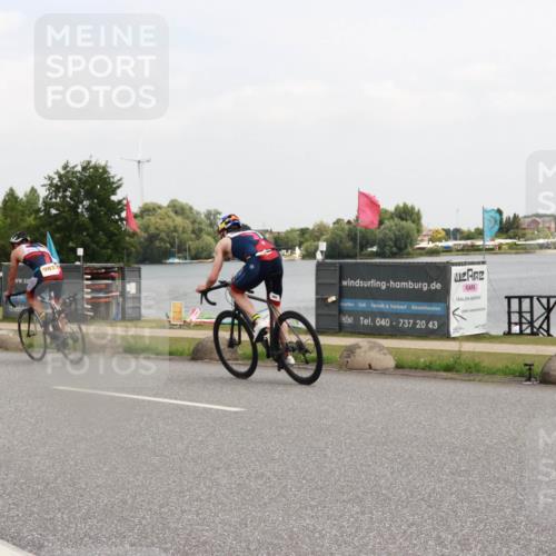21.06.2025 - 27. Vierlanden-Triathlon H.Heesch http://msf.ph/oto/8015356 15.06.2025 12:02:56 Radfahren 984, 985, 986, 987, 988 meine-sportfotos.de