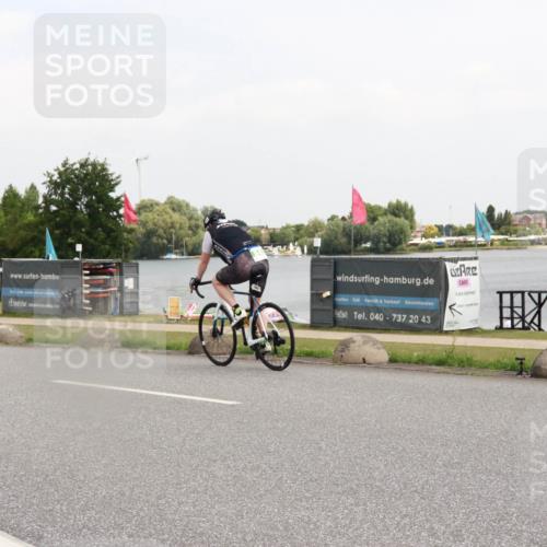 21.06.2025 - 27. Vierlanden-Triathlon H.Heesch http://msf.ph/oto/8015360 15.06.2025 12:03:01 Radfahren 843, 984, 985, 986, 987, 988 meine-sportfotos.de